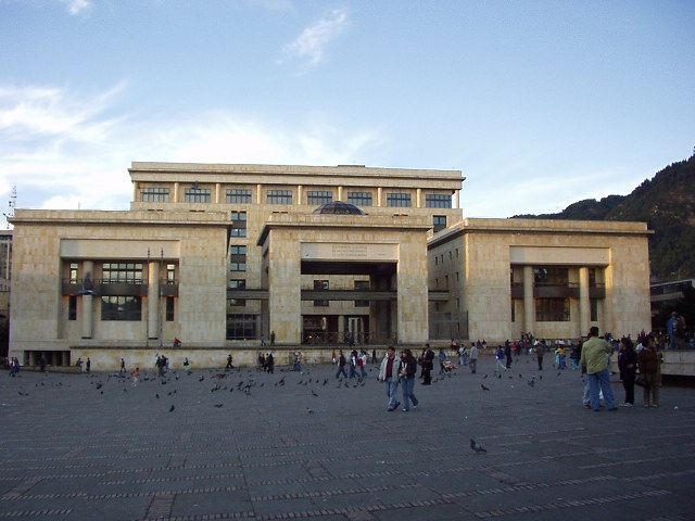 Het Grondwettelijk Hof van Colombia op de centrale plaats van de hoofdstad Bogotá na de reconstructie in 1990