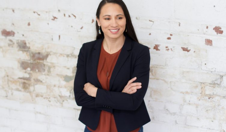 Sharice Davids won haar zetel met een uitgesproken links programma