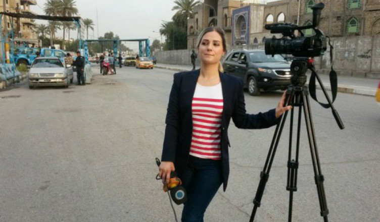 Serena Shim, journaliste (1984-2014) aan een checkpoint in Bagdad in het begin van 2014