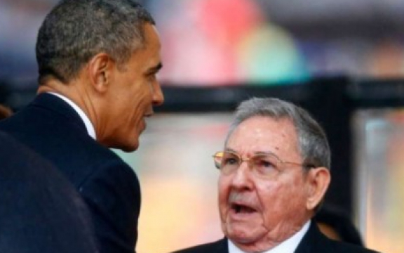 Cubaanse president Raul Castro en president Obama op de OAS-Top