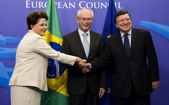 De Braziliaanse president Dilma Rousseff, EU-president Herman Van Rompuy en voorzitter van de Europese Commissie José Manuel Barroso