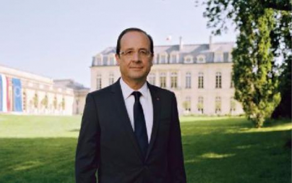 François Hollande, president van Frankrijk, zet een lange politieke traditie verder. Socialistische presidenten zijn meer oorlogszuchtig dan hun conservatieve collega's.