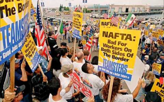 NAFTA: slecht voor arbeiders aan beide zijden van de grens. Teamsters voor goede banen en een betere toekomst. De International Brotherhood of Teamsters (IBT) is een koepel van vakbonden in Canada en de VS