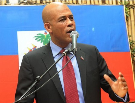 Michel Martelly, de populaire zanger 'Sweet Micky', behaalde in frauduleuze presidentsverkiezingen de overwinning