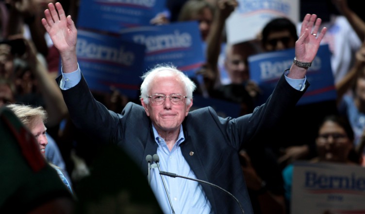 Bernie Sanders tijdens een meeting in mei 2015 in Phoenix, Arizona, toen de peilingen hem nog op 3 procent schatten