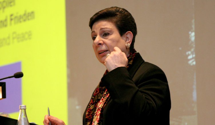 Hanan Ashrawi, lid van het bestuur van de PLO, hier tijdens een lezing in Duitsland in 2007, telg van een christelijke familie in Nabloes, is al tientallen jaren een van de sterkste stemmen voor de Palestijnse zaak
