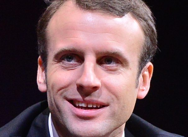 Emmanuel Macron,Volgens het Amerikaans tijdschrift People With Money was Macron, de bestverdienende politicus in de wereld in 2015 en 2016