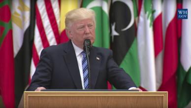Trump tijdens zijn toespraak in Ryadh